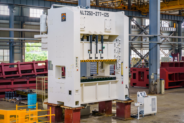 Высококачественная машина для производства перфорированных листов из нержавеющей стали для штамповки перфорированной металлической пластины